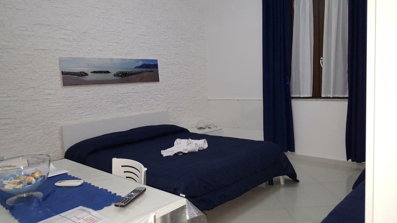 Al Porticciolo Bed and Breakfast Salerno Esterno foto