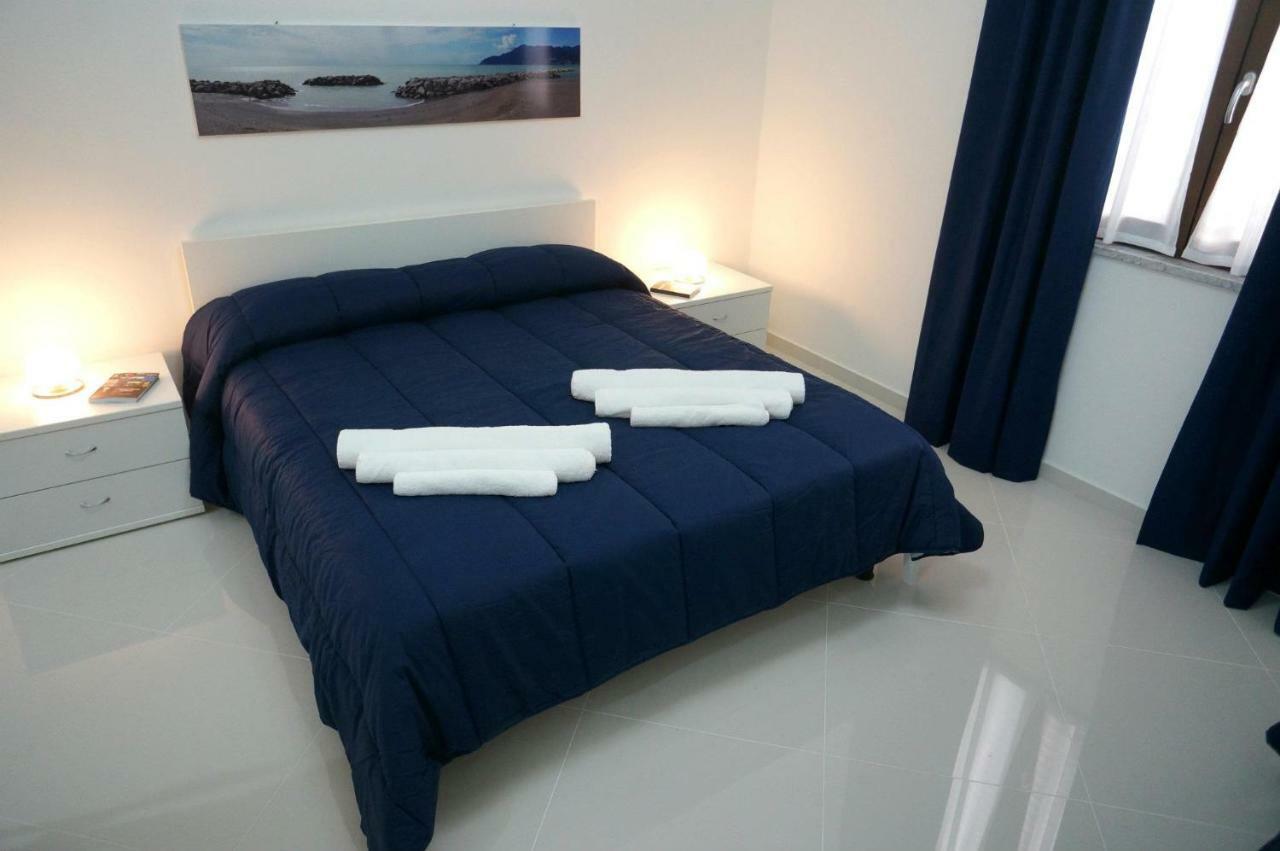 Al Porticciolo Bed and Breakfast Salerno Esterno foto
