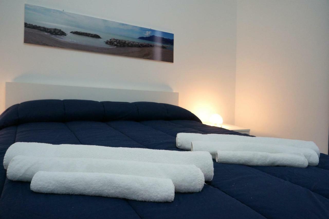 Al Porticciolo Bed and Breakfast Salerno Esterno foto
