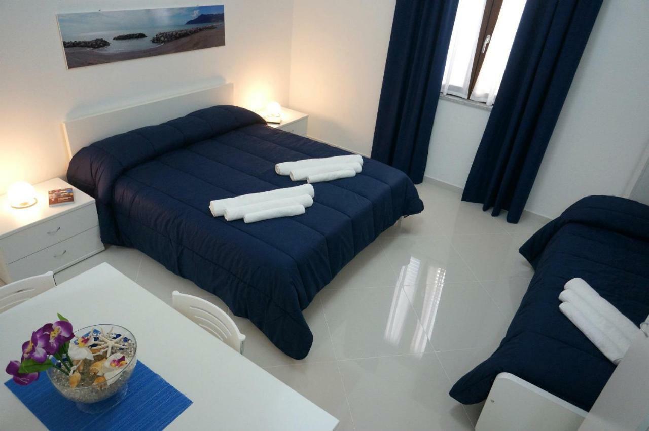 Al Porticciolo Bed and Breakfast Salerno Esterno foto
