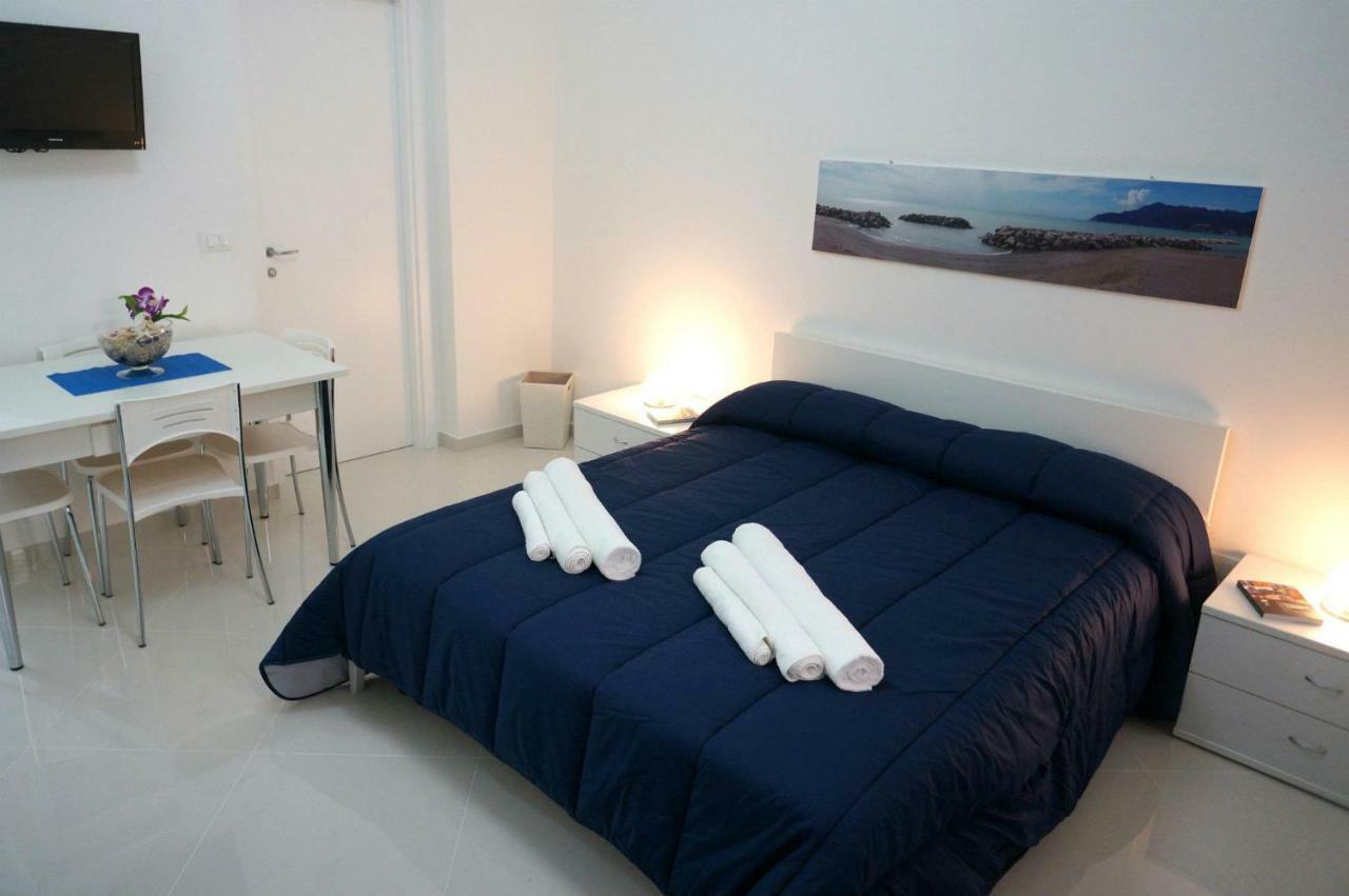 Al Porticciolo Bed and Breakfast Salerno Esterno foto