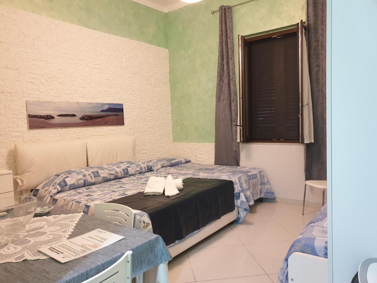 Al Porticciolo Bed and Breakfast Salerno Esterno foto